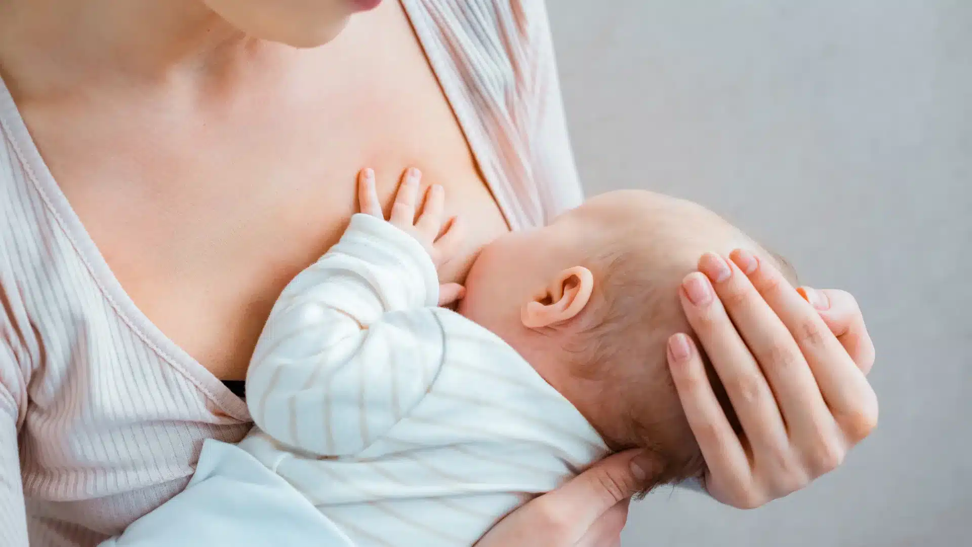 How to Stop Baby Hiccups During Breastfeeding: Gentle Tips That Work